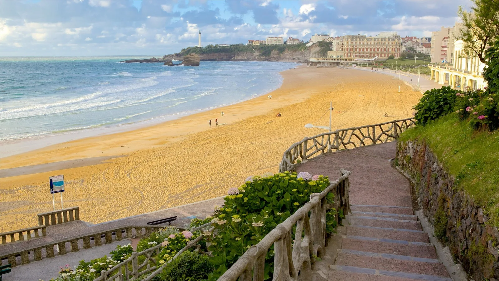 Grande plage de Biarritz et promenade en bord de mer